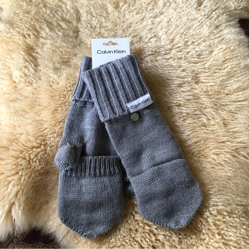 Calvin Klein Grey knitted convertible finger & thumbless gloves w/mitten flap